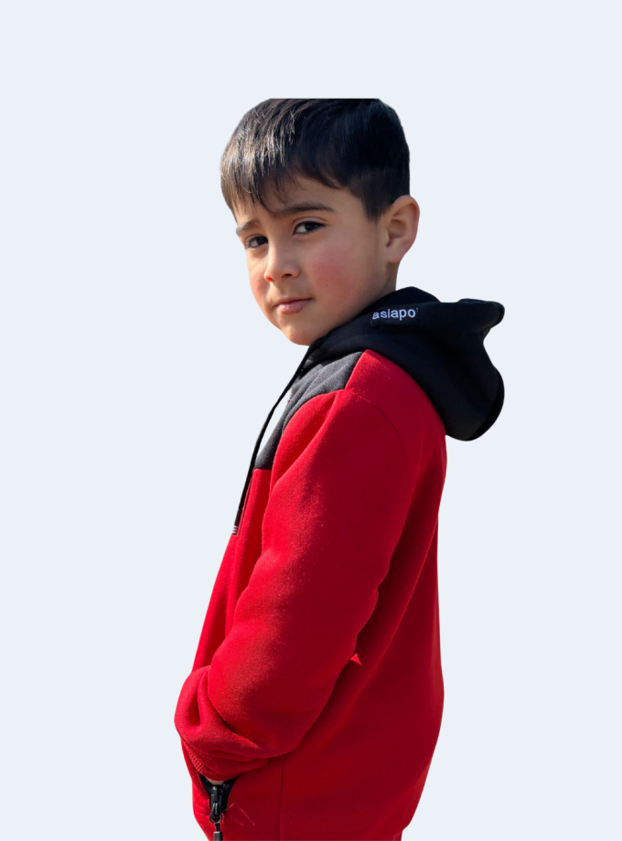 Campera deportiva de niño aplique en los hombros