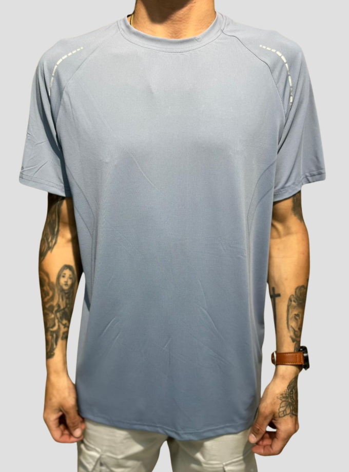 Remera Dry-Fit con reflector en el hombro
