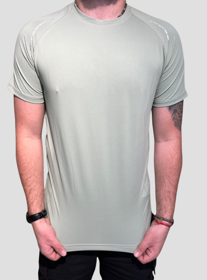 Remera Dry-Fit con reflector en el hombro