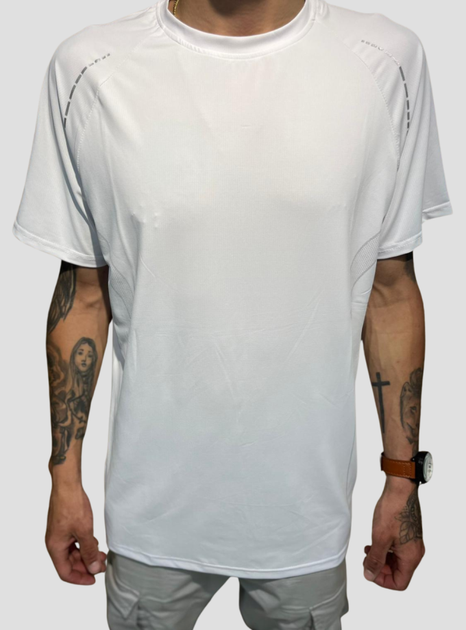 Remera Dry-Fit con reflector en el hombro